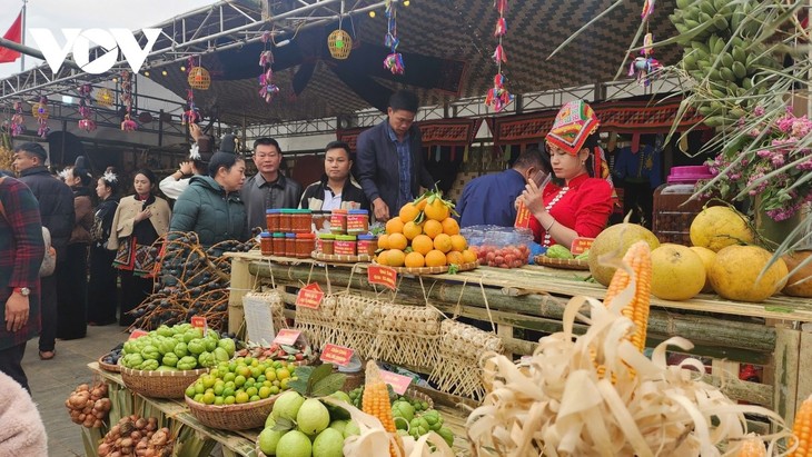 Không gian đậm bản sắc văn hóa dân tộc tại lễ hội hoa ban TP Sơn La - ảnh 5