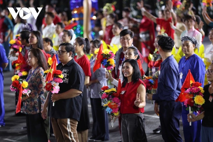 H'Hen Niê, Tiểu Vy, Bảo Ngọc rạng rỡ tham gia sơ duyệt diễu binh, diễu hành - ảnh 11