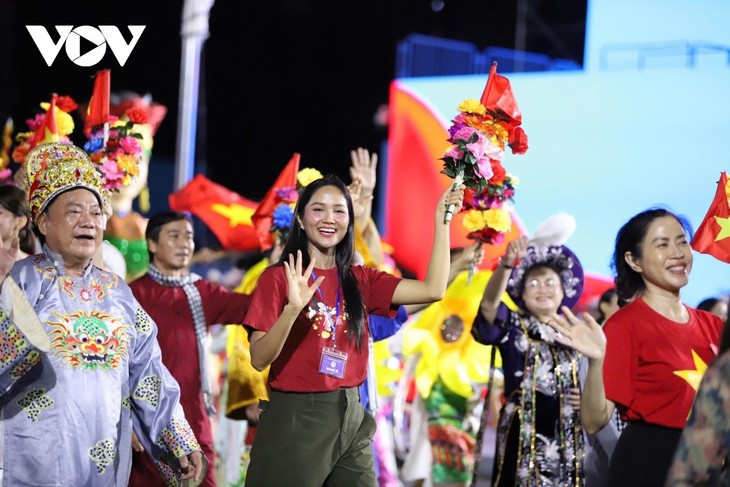 H'Hen Niê, Tiểu Vy, Bảo Ngọc rạng rỡ tham gia sơ duyệt diễu binh, diễu hành - ảnh 1