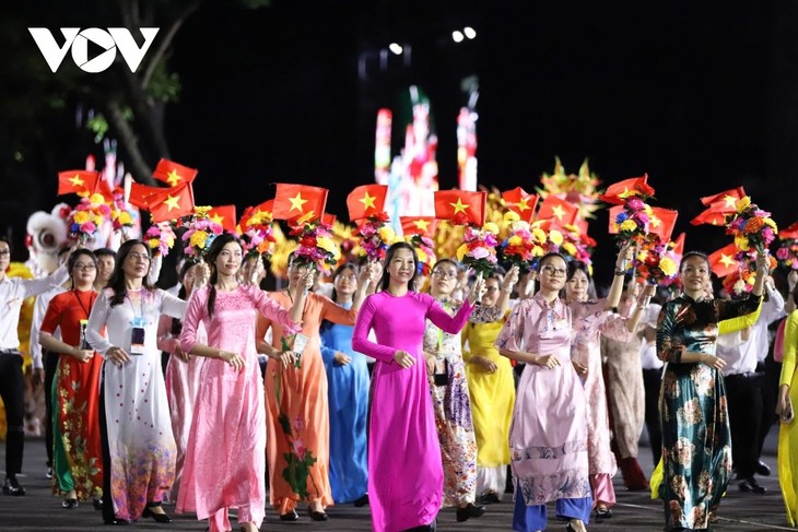 H'Hen Niê, Tiểu Vy, Bảo Ngọc rạng rỡ tham gia sơ duyệt diễu binh, diễu hành - ảnh 2