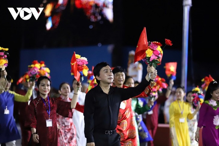 H'Hen Niê, Tiểu Vy, Bảo Ngọc rạng rỡ tham gia sơ duyệt diễu binh, diễu hành - ảnh 4