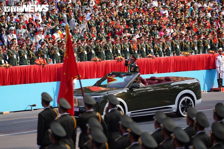 Toàn cảnh lễ diễu binh uy nghiêm, hùng tráng mừng đại lễ 30/4 - ảnh 13