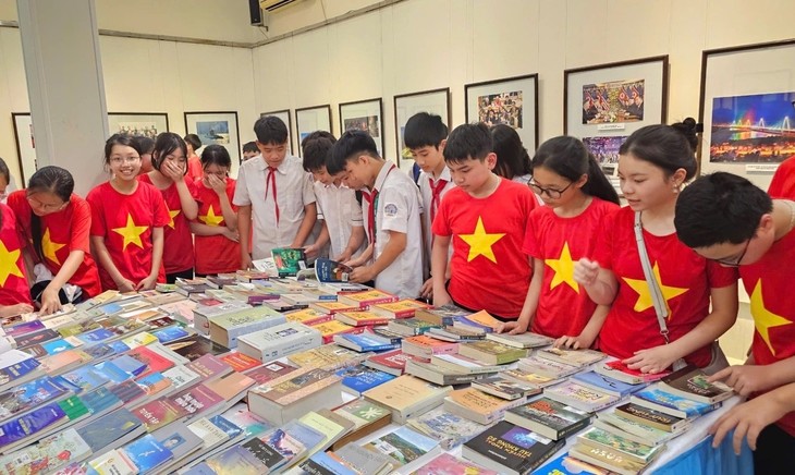 Người dân các địa phương tự hào, xúc động theo dõi tường thuật lễ kỷ niệm 30/4 - ảnh 1