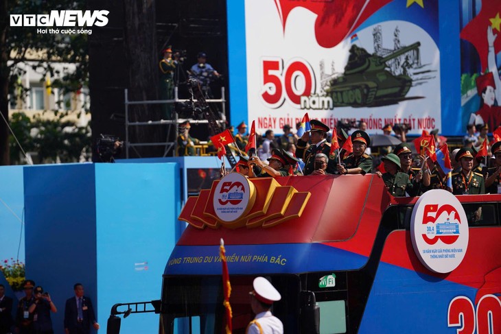 Toàn cảnh lễ diễu binh uy nghiêm, hùng tráng mừng đại lễ 30/4 - ảnh 25