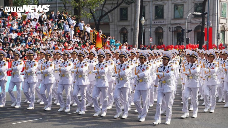 Toàn cảnh lễ diễu binh uy nghiêm, hùng tráng mừng đại lễ 30/4 - ảnh 28