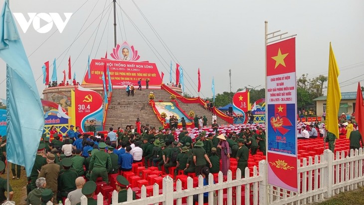 Lễ Thượng cờ “Thống nhất non sông” tại đôi bờ Hiền Lương - Bến Hải - ảnh 2