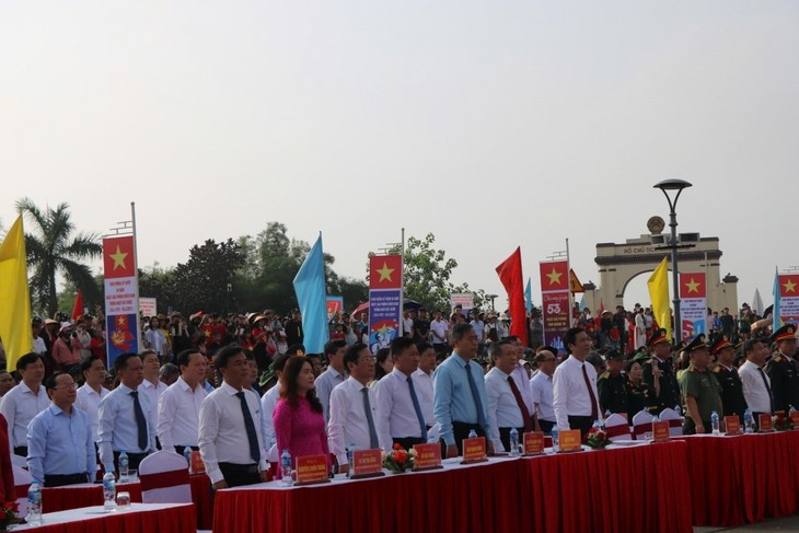 Lễ Thượng cờ “Thống nhất non sông” tại đôi bờ Hiền Lương - Bến Hải - ảnh 3