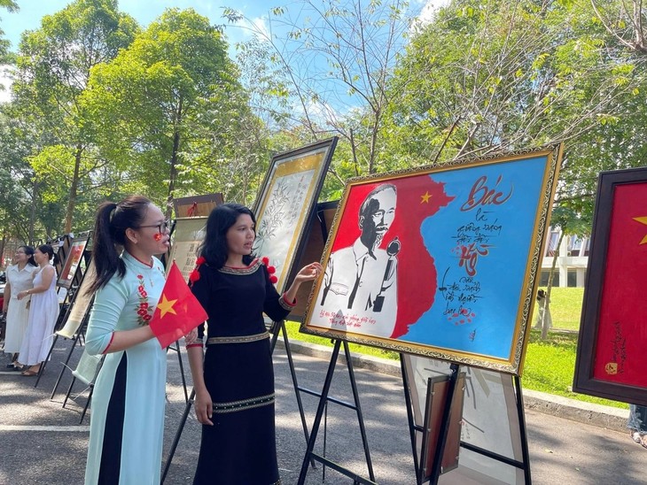 Người dân các địa phương tự hào, xúc động theo dõi tường thuật lễ kỷ niệm 30/4 - ảnh 3