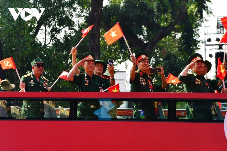 Khối diễu hành đặc biệt lần đầu xuất hiện ở lễ kỷ niệm 50 năm Ngày Giải phóng miền Nam - ảnh 5