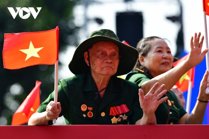 Khối diễu hành đặc biệt lần đầu xuất hiện ở lễ kỷ niệm 50 năm Ngày Giải phóng miền Nam - ảnh 6