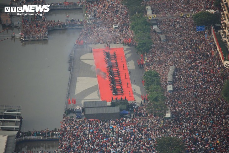 Toàn cảnh lễ diễu binh uy nghiêm, hùng tráng mừng đại lễ 30/4 - ảnh 7