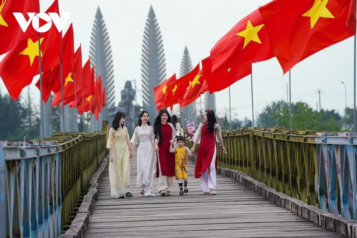 Lễ Thượng cờ “Thống nhất non sông” tại đôi bờ Hiền Lương - Bến Hải - ảnh 8