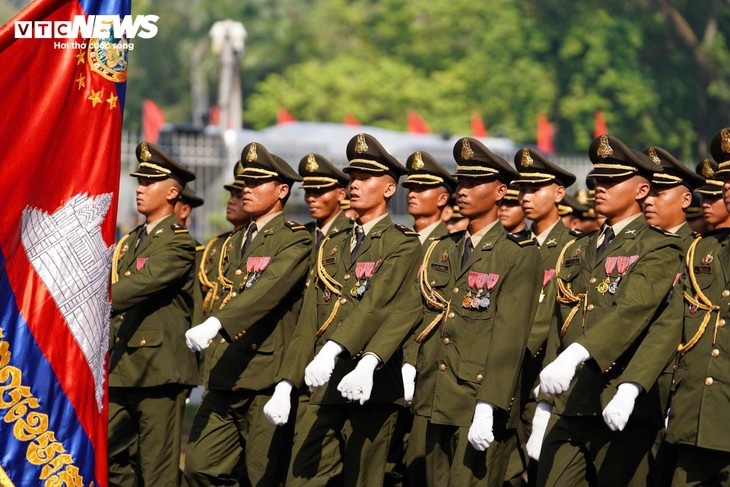 Hình ảnh đặc biệt của quân đội Trung Quốc - Lào - Campuchia tại lễ diễu binh 30/4 - ảnh 9