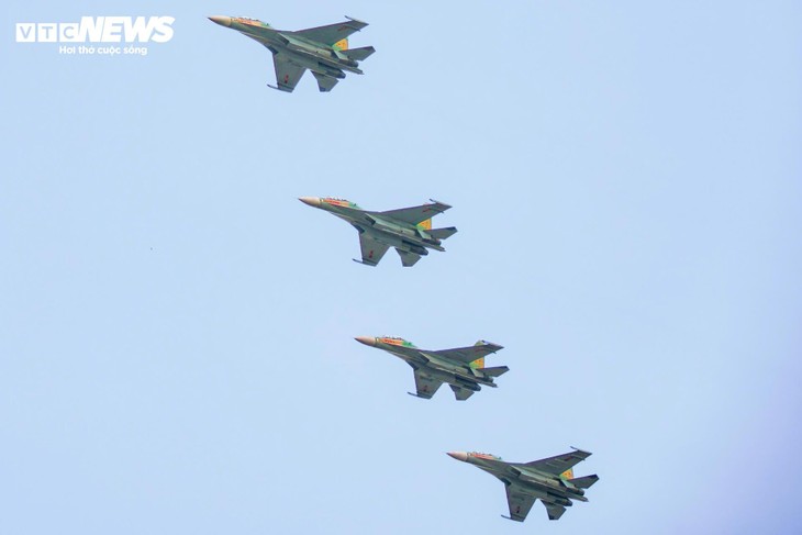 Toàn cảnh lễ diễu binh uy nghiêm, hùng tráng mừng đại lễ 30/4 - ảnh 9