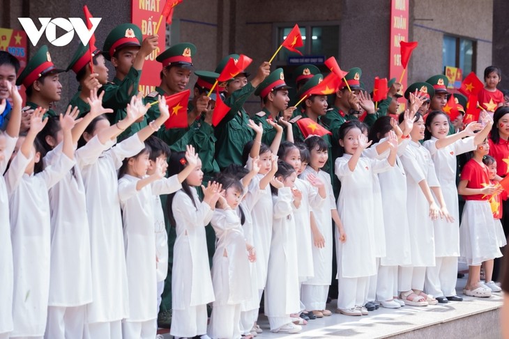 Tái hiện cuộc hội ngộ lịch sử 2 đoàn tàu Thống Nhất tại ga Đà Nẵng - ảnh 8