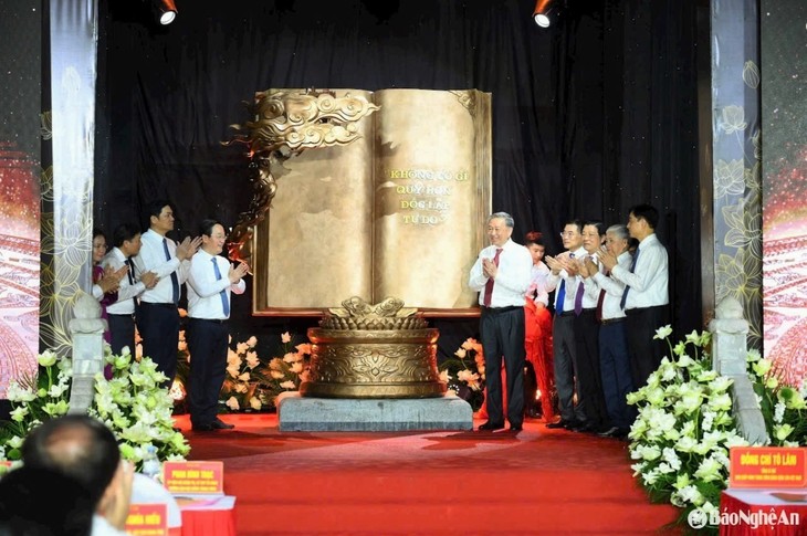 ĐTVH: Nhiều hoạt động kỷ niệm 135 năm Ngày sinh Chủ tịch Hồ Chí Minh - ảnh 1