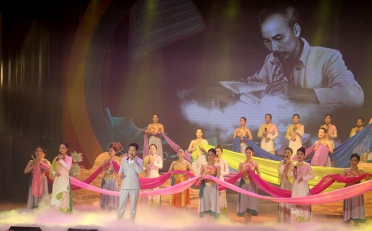 ĐTVH: Nhiều hoạt động kỷ niệm 135 năm Ngày sinh Chủ tịch Hồ Chí Minh - ảnh 5