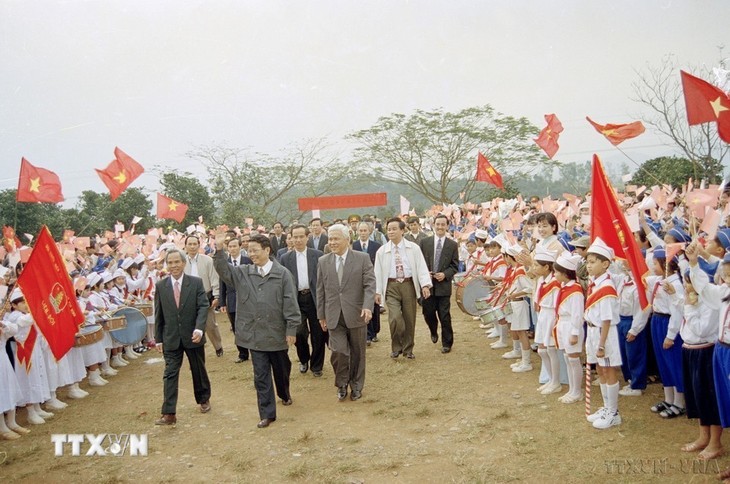 Nguyên Chủ tịch nước Trần Đức Lương - nhà lãnh đạo hết lòng phục vụ sự nghiệp cách mạng - ảnh 10