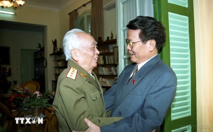 Nguyên Chủ tịch nước Trần Đức Lương - nhà lãnh đạo hết lòng phục vụ sự nghiệp cách mạng - ảnh 13