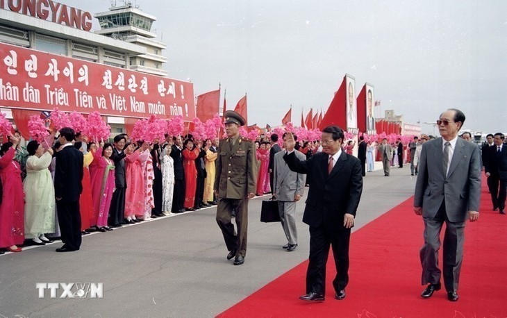 Nguyên Chủ tịch nước Trần Đức Lương - nhà lãnh đạo hết lòng phục vụ sự nghiệp cách mạng - ảnh 20