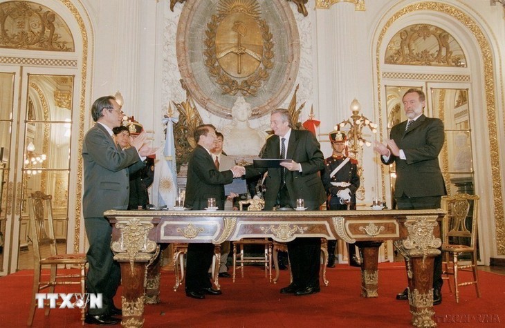 Nguyên Chủ tịch nước Trần Đức Lương - nhà lãnh đạo hết lòng phục vụ sự nghiệp cách mạng - ảnh 23