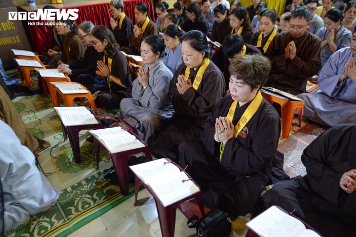 Linh thiêng khoảnh khắc chùa Quán Sứ cử ba hồi chuông trống cầu quốc thái dân an sáng 1/7 - ảnh 14