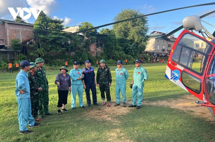 Giải cứu thành công người dân bị cô lập do mưa lũ ở các tỉnh miền núi phía Bắc - ảnh 1