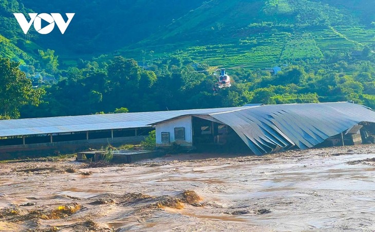 Giải cứu thành công người dân bị cô lập do mưa lũ ở các tỉnh miền núi phía Bắc - ảnh 4