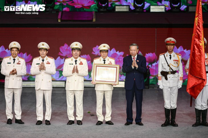 Toàn cảnh Lễ kỷ niệm 80 năm Ngày Truyền thống Công an Nhân dân - ảnh 10