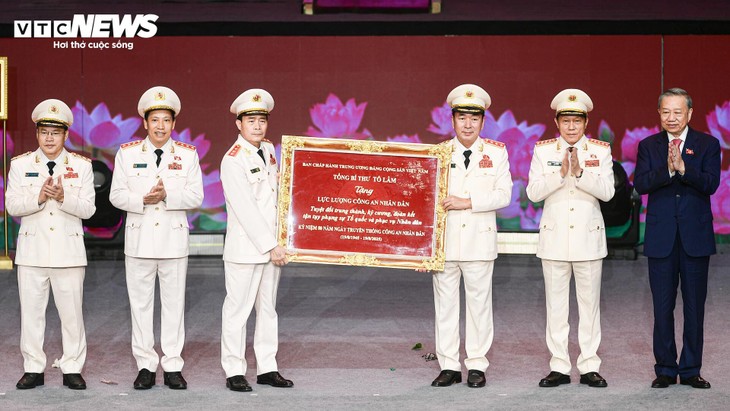 Toàn cảnh Lễ kỷ niệm 80 năm Ngày Truyền thống Công an Nhân dân - ảnh 12