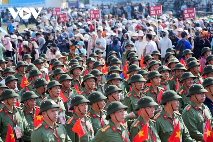 13 khối nghệ thuật, quần chúng hợp luyện diễu binh, diễu hành trên SVĐ Mỹ Đình - ảnh 7