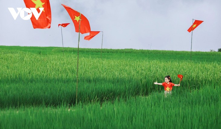 Con đường cờ Tổ quốc bừng sáng giữa trời thu Tây Bắc - ảnh 3