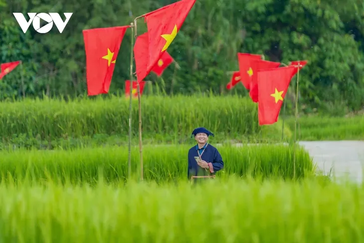 Con đường cờ Tổ quốc bừng sáng giữa trời thu Tây Bắc - ảnh 10