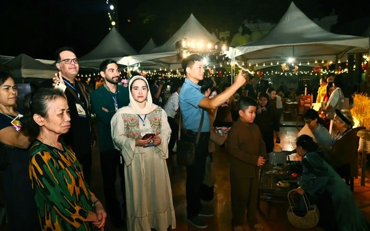 Giai điệu vượt thời gian: Hát Xẩm kết nối cội nguồn và bạn bè năm châu - ảnh 8