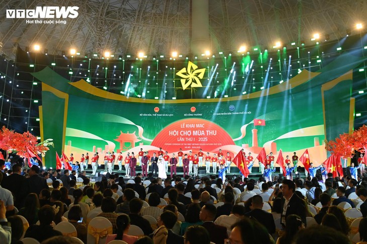 Toàn cảnh lễ khai mạc Hội chợ mùa Thu lần thứ nhất 2025 - ảnh 1