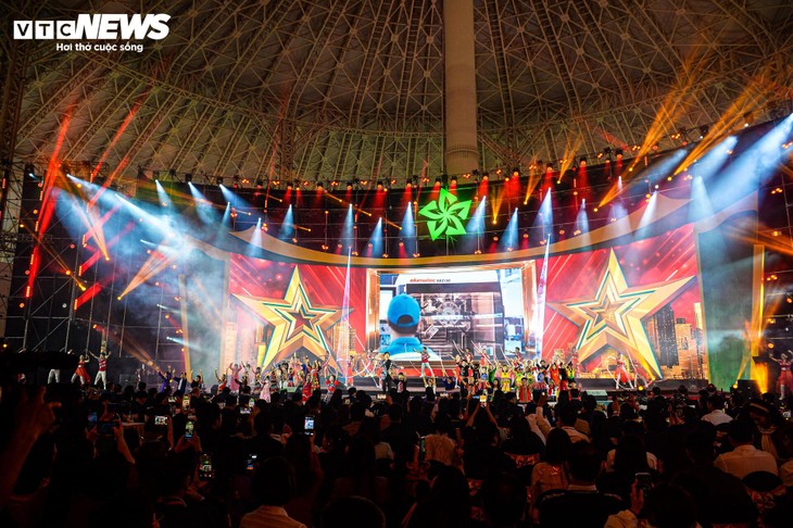 Toàn cảnh lễ bế mạc Hội chợ mùa Thu lần thứ nhất 2025 - ảnh 1