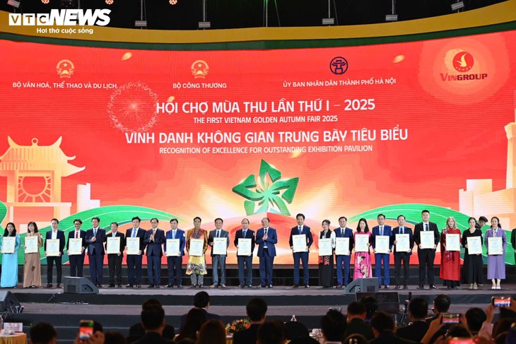Toàn cảnh lễ bế mạc Hội chợ mùa Thu lần thứ nhất 2025 - ảnh 5