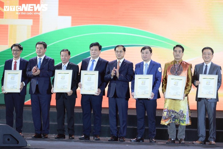 Toàn cảnh lễ bế mạc Hội chợ mùa Thu lần thứ nhất 2025 - ảnh 6