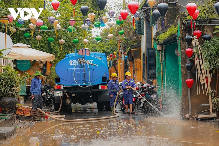 Hình ảnh Hội An tập trung khắc phục hậu quả lũ lụt - ảnh 13