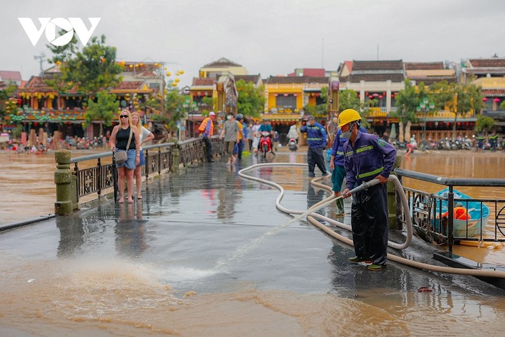 Hình ảnh Hội An tập trung khắc phục hậu quả lũ lụt - ảnh 15