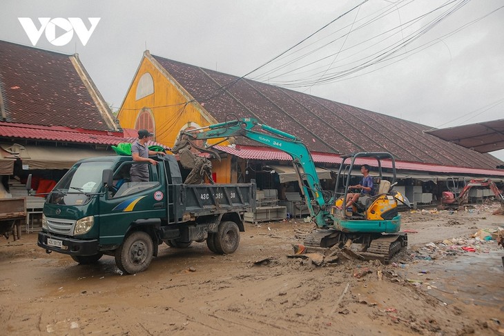 Hình ảnh Hội An tập trung khắc phục hậu quả lũ lụt - ảnh 2