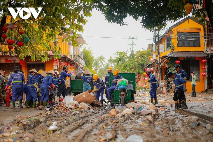 Hình ảnh Hội An tập trung khắc phục hậu quả lũ lụt - ảnh 7