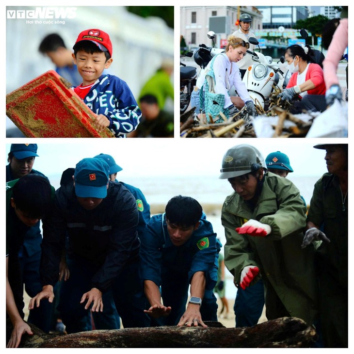 Du khách nước ngoài cùng người dân dọn rác trên biển Nha Trang sau lũ lịch sử - ảnh 23