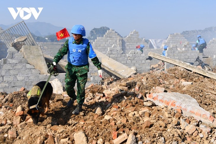 Trực thăng, chó nghiệp vụ tham gia diễn tập song phương Việt Nam - Ấn Độ - ảnh 13