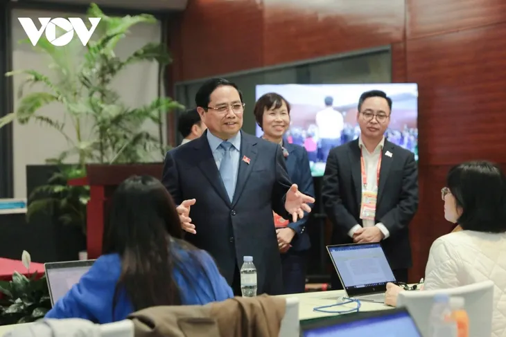 Thủ tướng động viên lực lượng báo chí tác nghiệp tại Đại hội lần thứ XIV của Đảng - ảnh 2