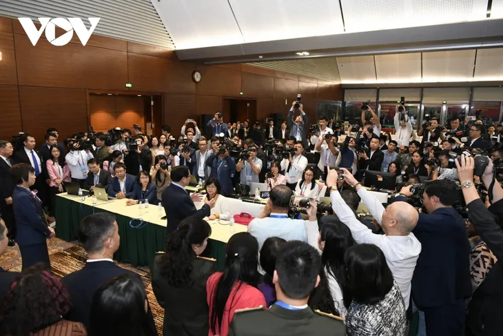 Thủ tướng động viên lực lượng báo chí tác nghiệp tại Đại hội lần thứ XIV của Đảng - ảnh 4