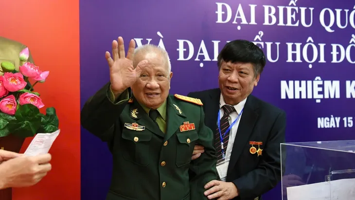 Toàn cảnh ngày bầu cử 15/3: Những hình ảnh xúc động từ khắp mọi miền - ảnh 16