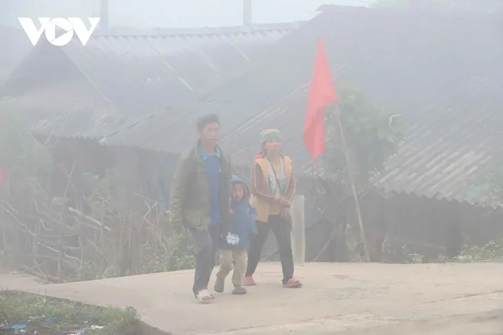 Toàn cảnh ngày bầu cử 15/3: Những hình ảnh xúc động từ khắp mọi miền - ảnh 8