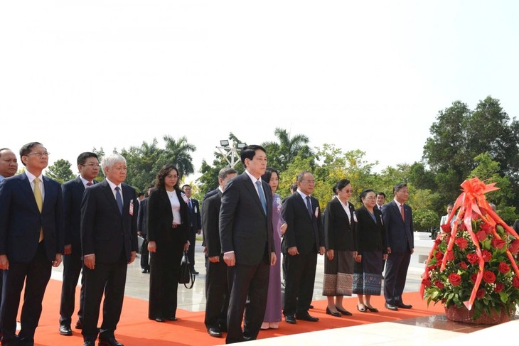 Chủ tịch nước Lương Cường dâng hoa tưởng niệm Chủ tịch Kaysone Phomvihane - ảnh 1