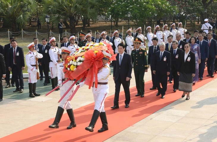 Chủ tịch nước Lương Cường dâng hoa tưởng niệm Chủ tịch Kaysone Phomvihane - ảnh 2